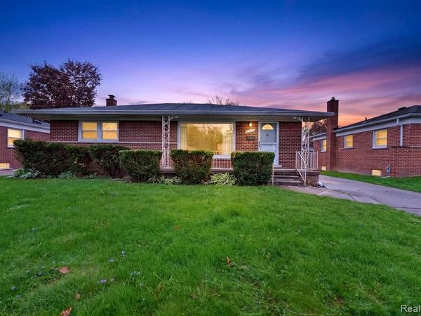8300 Kinmore Street, Dearborn Heights, MI 48127
