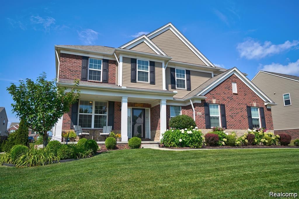 6074 Topaz Circle, Grand Blanc, MI 48439 Main Photo