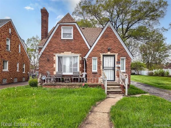 7285 Winthrop Street, Detroit, MI 48228
