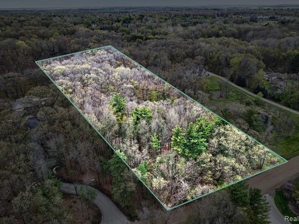 6944 Cooley Lake Road, White Lake Twp, MI 48383