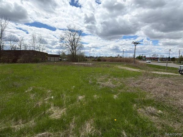 3155 W Thompson Road, Fenton Twp, MI 48430