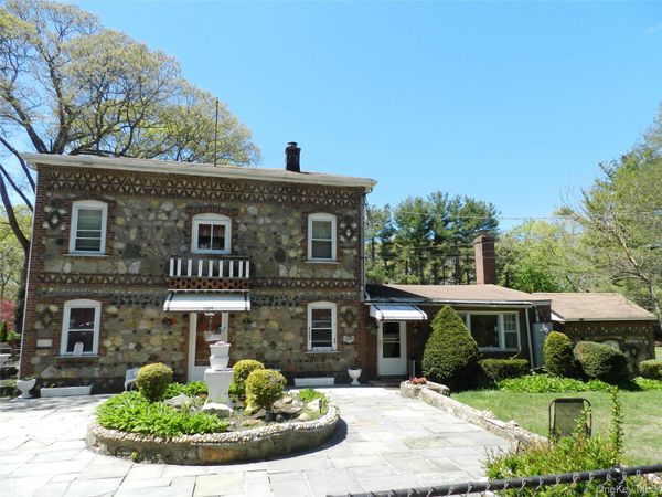 184 Roosevelt Boulevard, Hauppauge, NY 11788