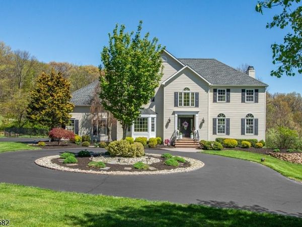 10 David Pl, Mount Olive, NJ 07836