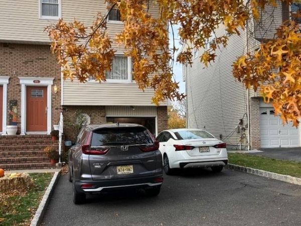 17 Garden Dr, Elmwood Park, NJ 07407