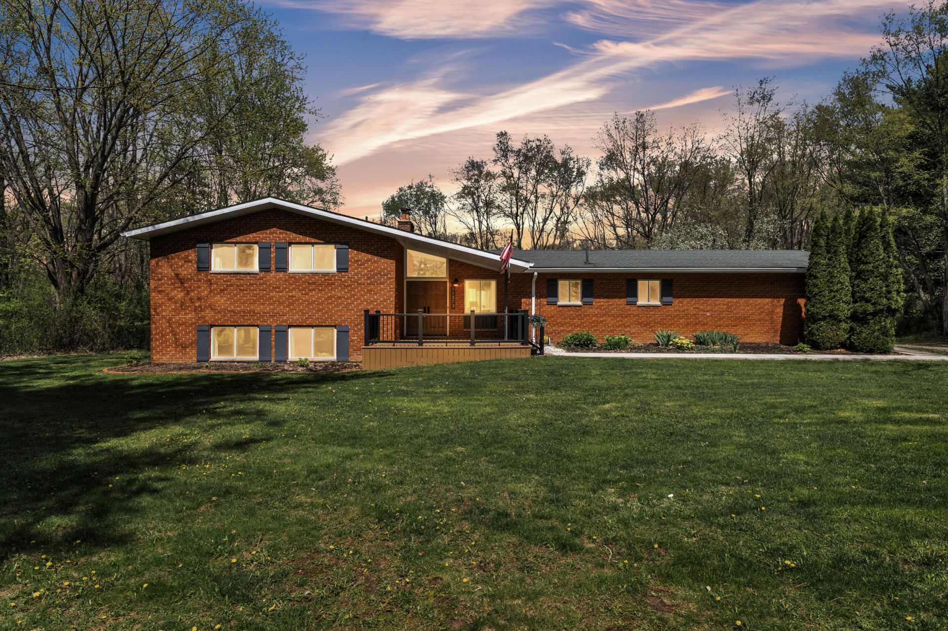 11273 9 Mile Road, South Lyon, MI 48178 Main Photo