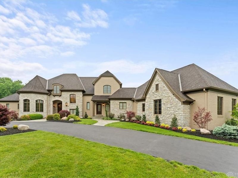 9020 Whisperinghill Drive, Indian Hill, OH 45242 Photo 1