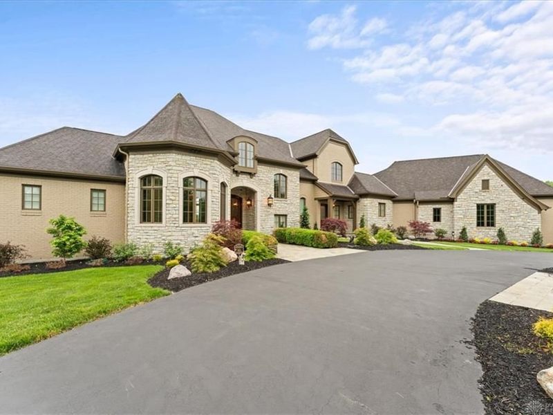 9020 Whisperinghill Drive, Indian Hill, OH 45242 Photo 3