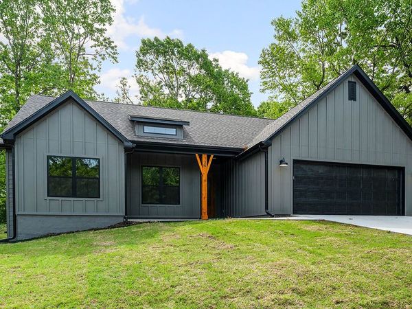 28 Dumfries Drive , Bella Vista, AR 72715