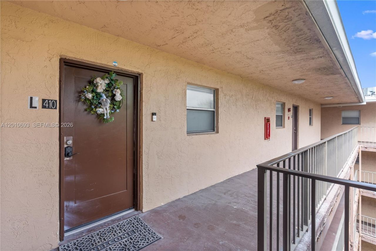 2850 Somerset Dr , Unit 410L, Lauderdale Lakes, FL 33311 Photo