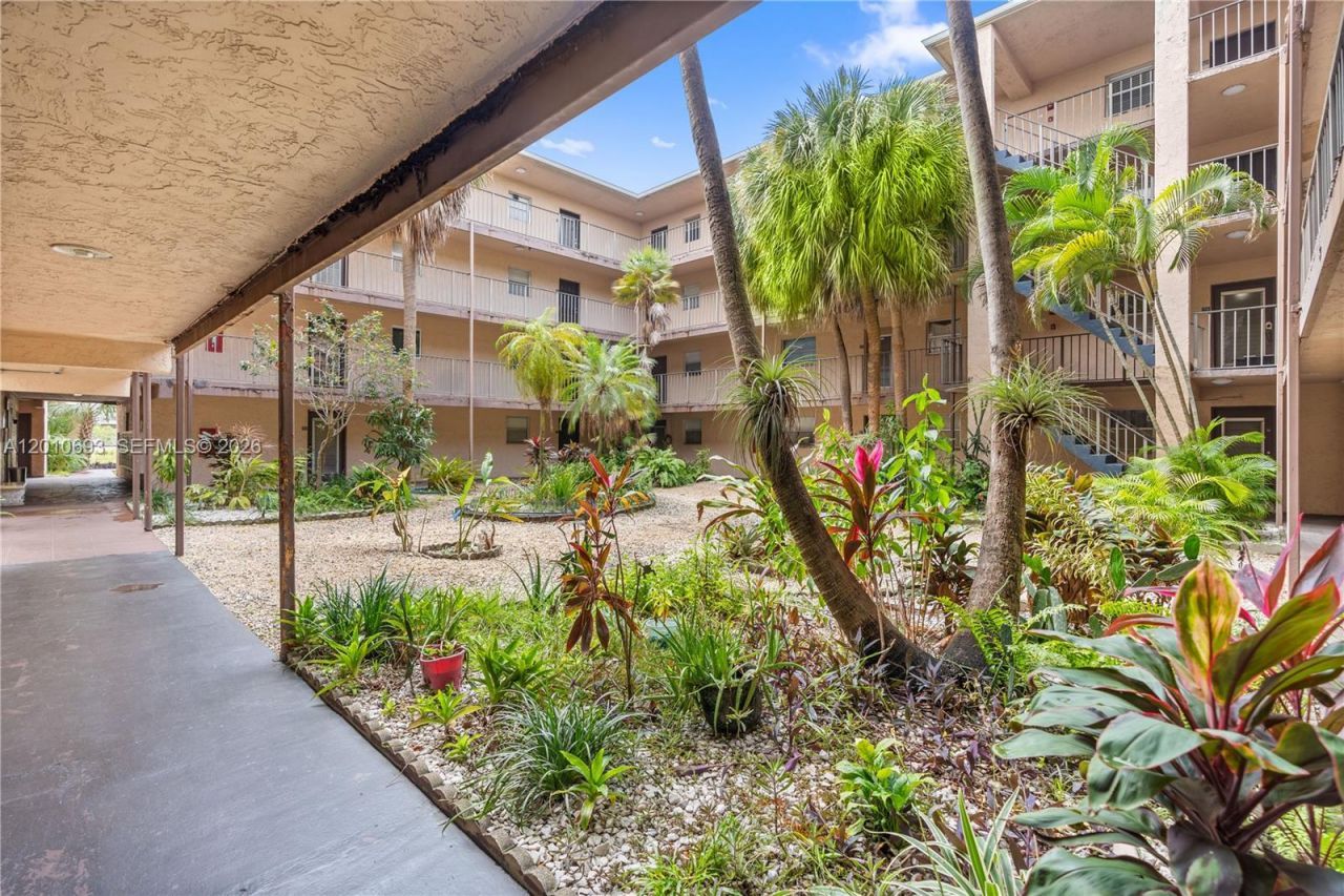2850 Somerset Dr , Unit 410L, Lauderdale Lakes, FL 33311 Photo