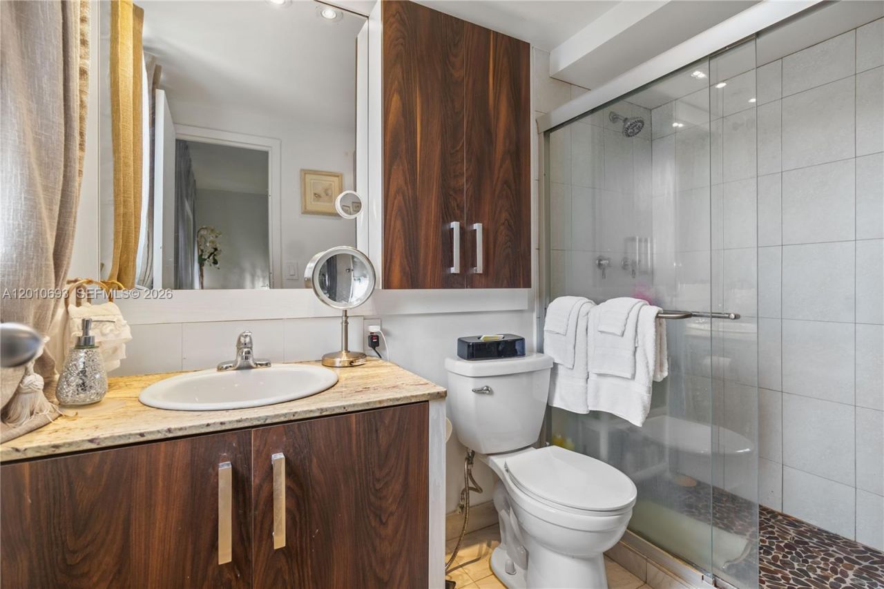 2850 Somerset Dr , Unit 410L, Lauderdale Lakes, FL 33311 Photo