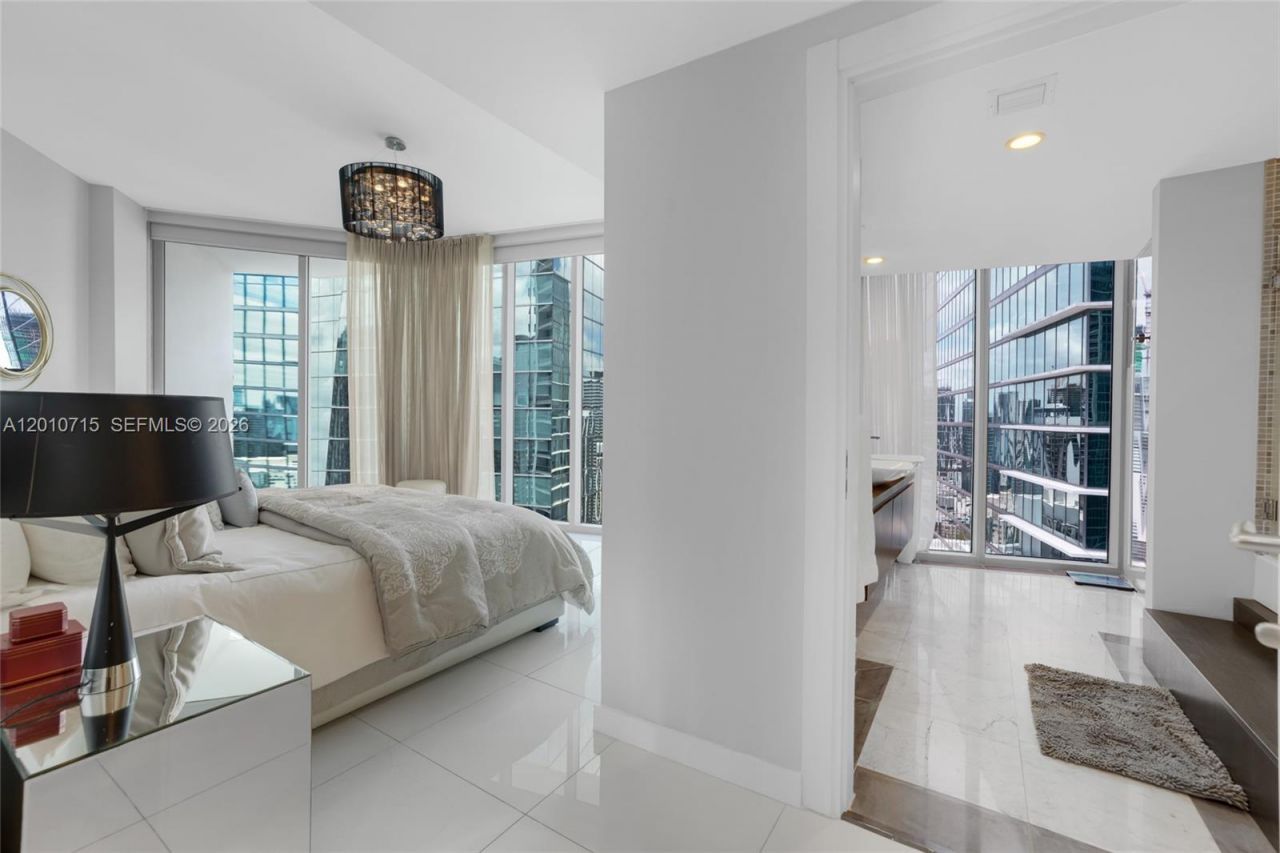 200 Biscayne Boulevard Way , Unit 4401, Miami, FL 33131 Photo
