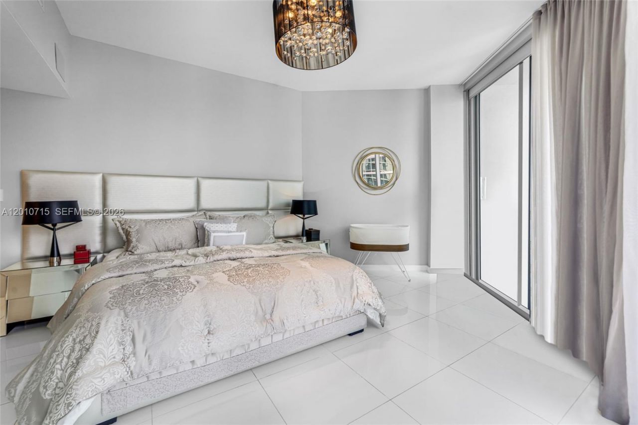 200 Biscayne Boulevard Way , Unit 4401, Miami, FL 33131 Photo