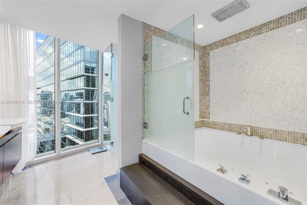 200 Biscayne Boulevard Way , Unit 4401, Miami, FL 33131 Photo