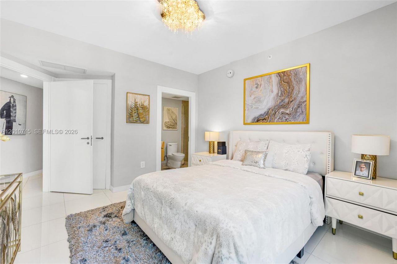 200 Biscayne Boulevard Way , Unit 4401, Miami, FL 33131 Photo