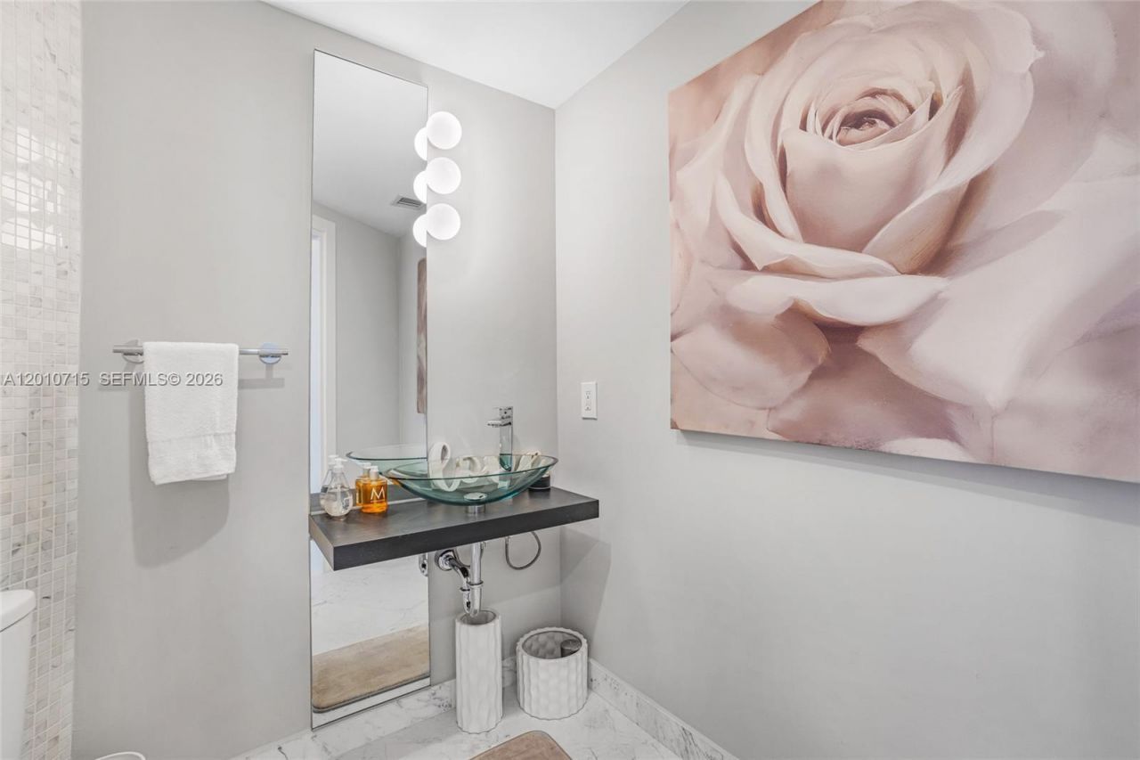 200 Biscayne Boulevard Way , Unit 4401, Miami, FL 33131 Photo