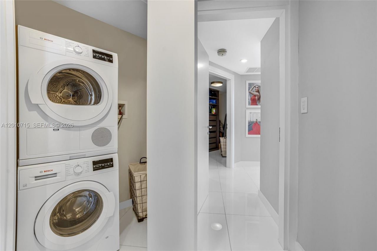 200 Biscayne Boulevard Way , Unit 4401, Miami, FL 33131 Photo