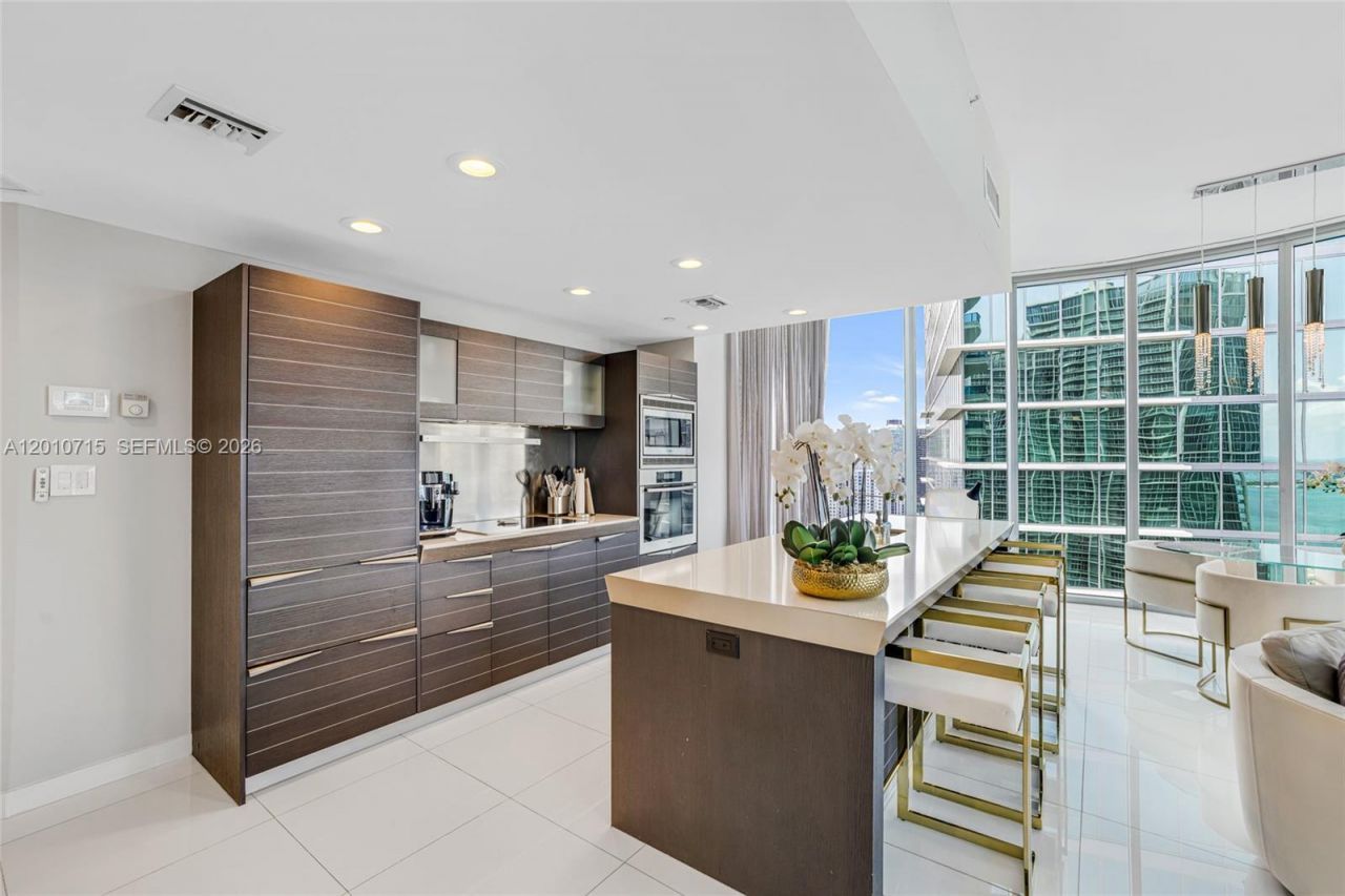 200 Biscayne Boulevard Way , Unit 4401, Miami, FL 33131 Photo