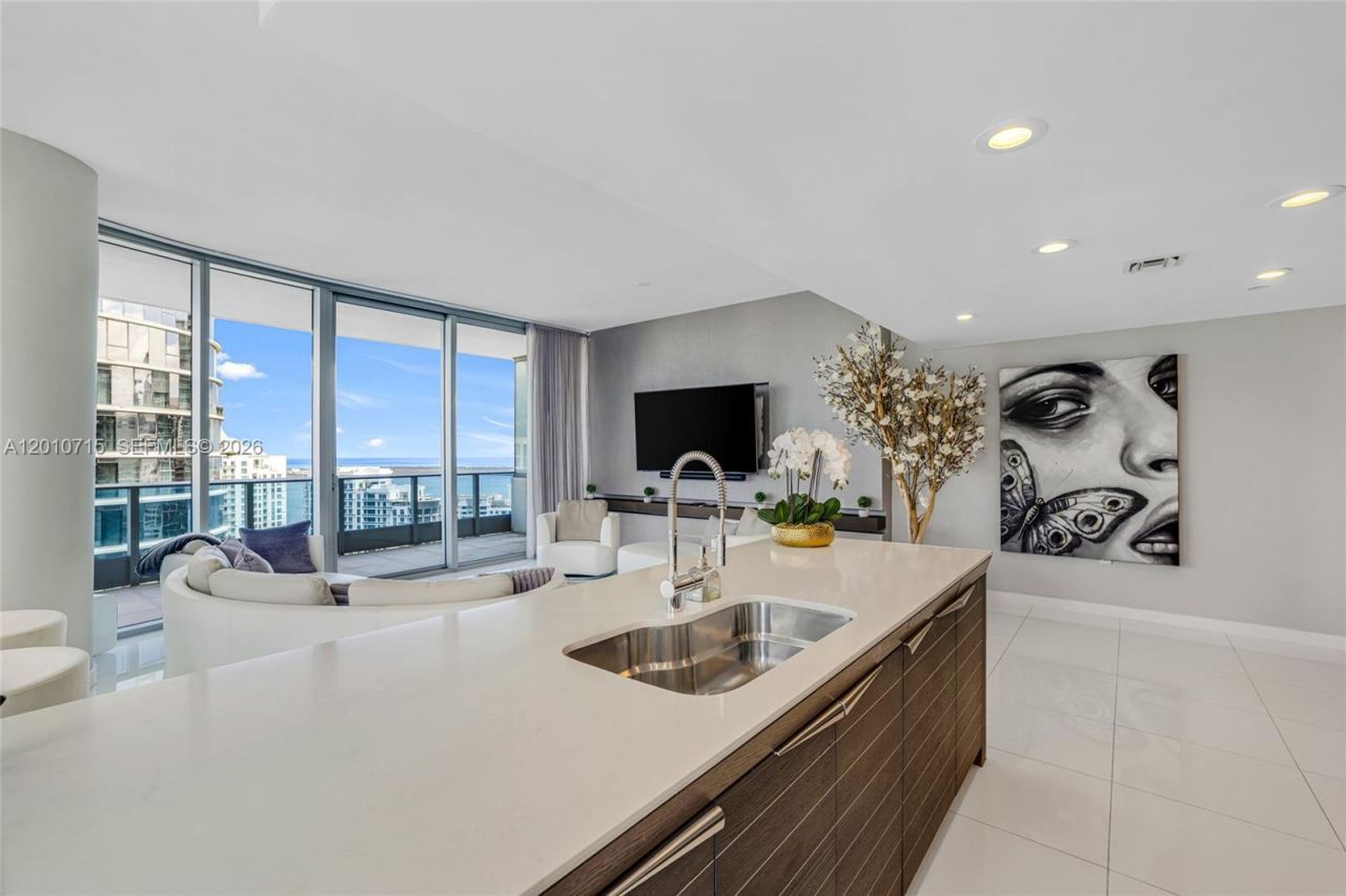 200 Biscayne Boulevard Way , Unit 4401, Miami, FL 33131 Photo