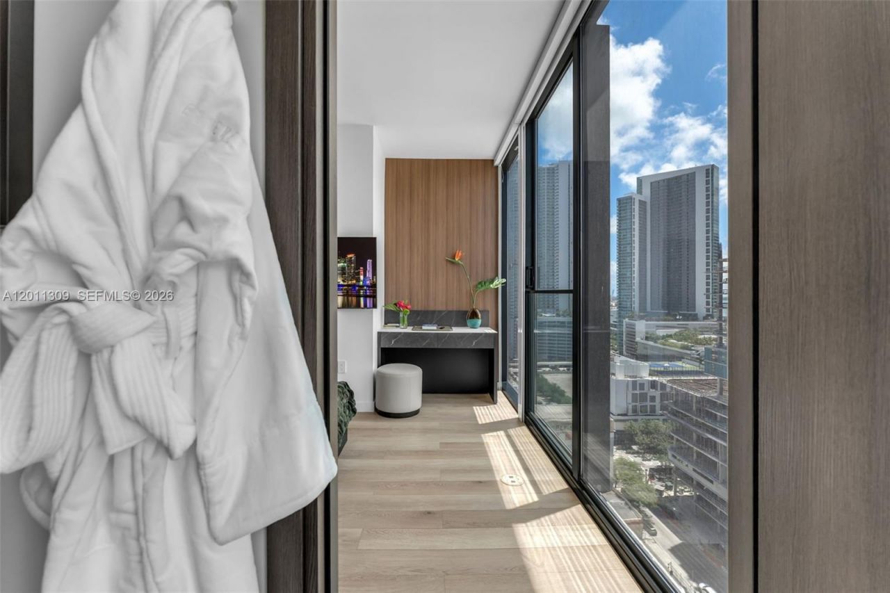 20 NE 11 St, Unit 3410, Miami, FL 33132 Photo