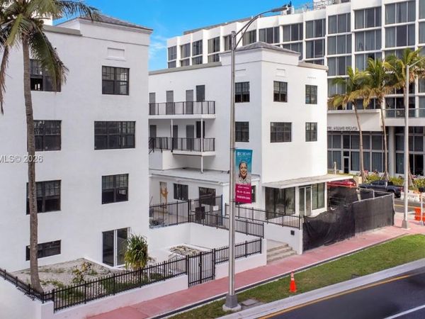2814 Collins Ave , Miami Beach, FL 33140