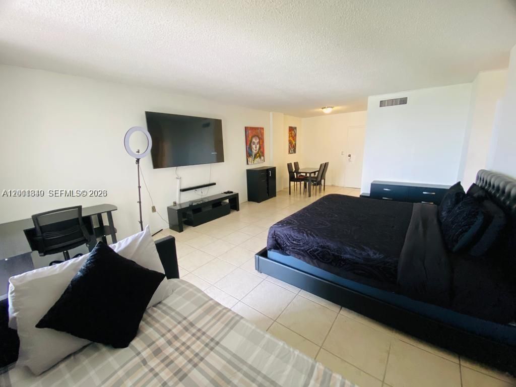 800 West Ave, Unit 905, Miami Beach, FL 33139 Photo