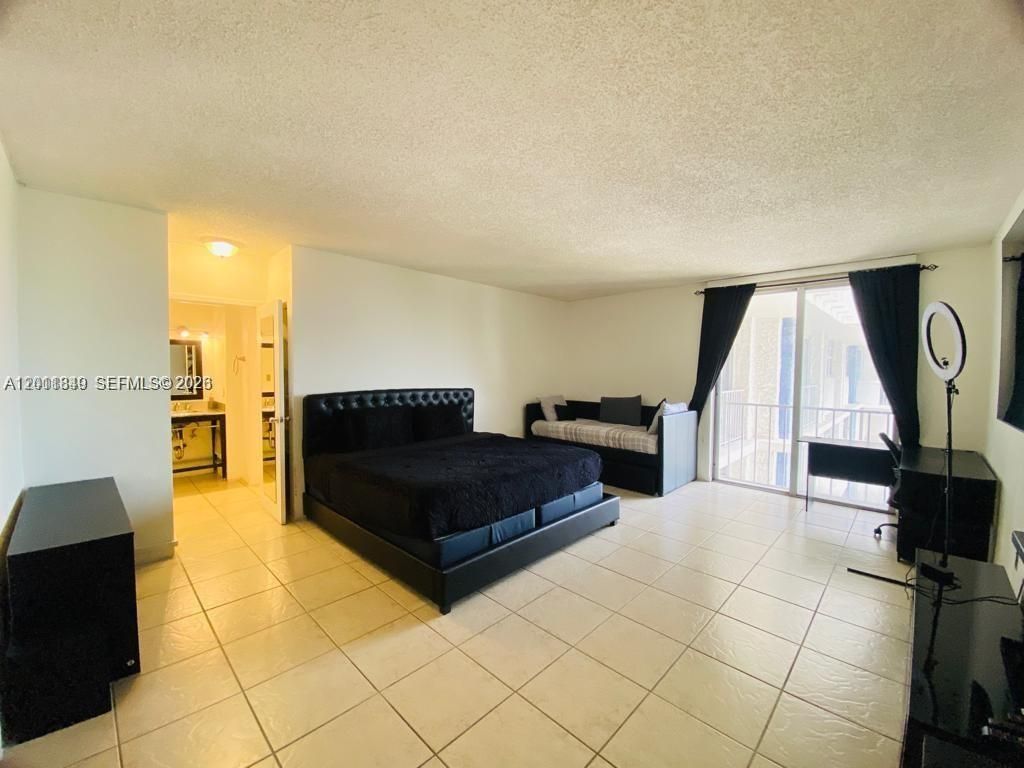800 West Ave, Unit 905, Miami Beach, FL 33139 Photo