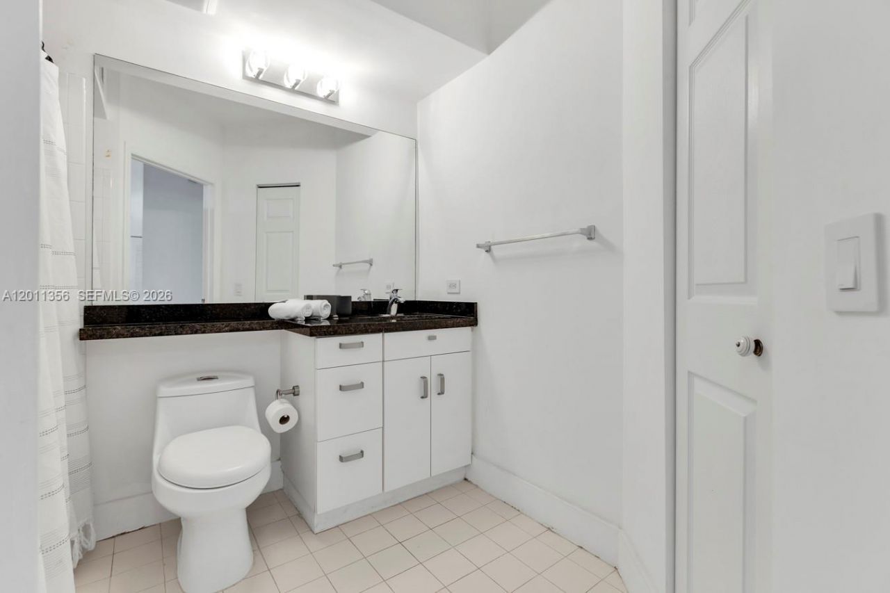 17100 N Bay Rd, Unit 1610, Sunny Isles Beach, FL 33160 Photo