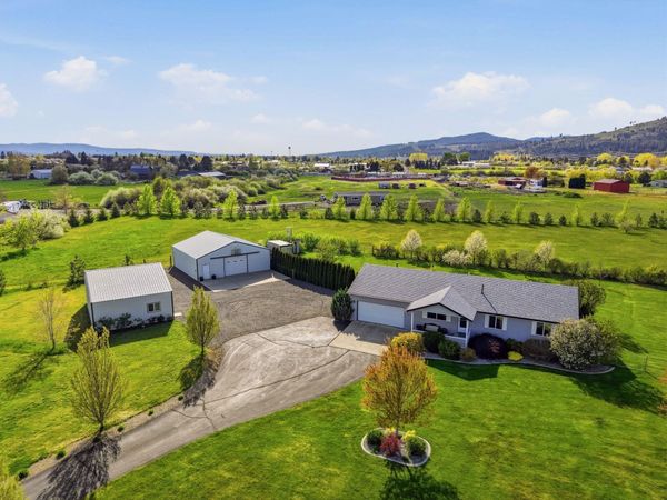 6211 N Blue Skies Ln, Newman Lake, WA 99025