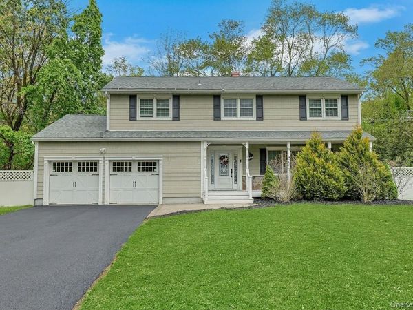 6 Mendolia Court , Pearl River, NY 10965