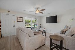 109 Robin Court photo 4