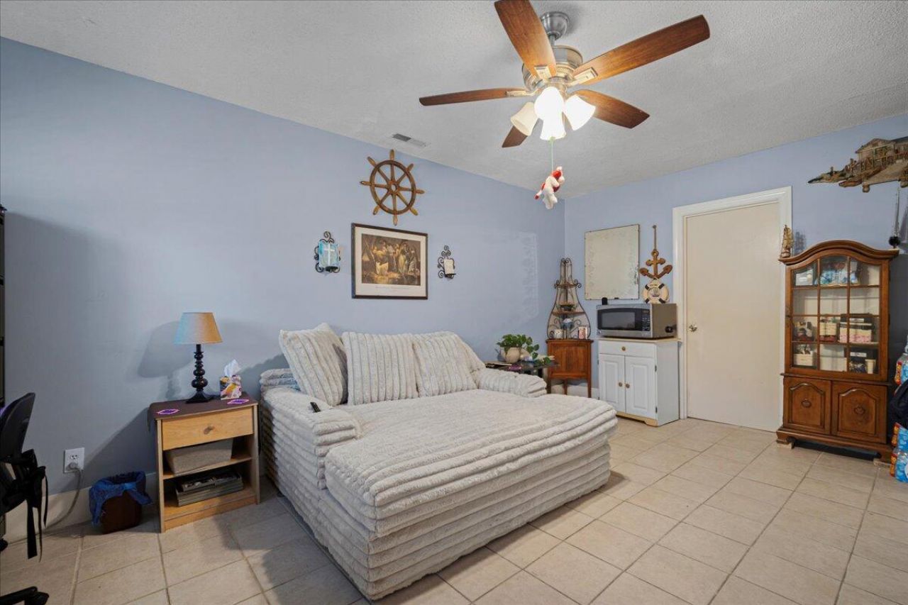 109 Robin Court Photo 9