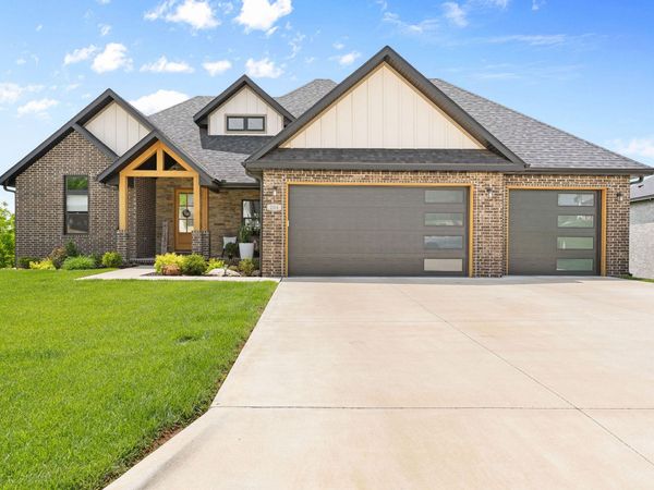 204 N Blarney Court, Nixa, MO 65714