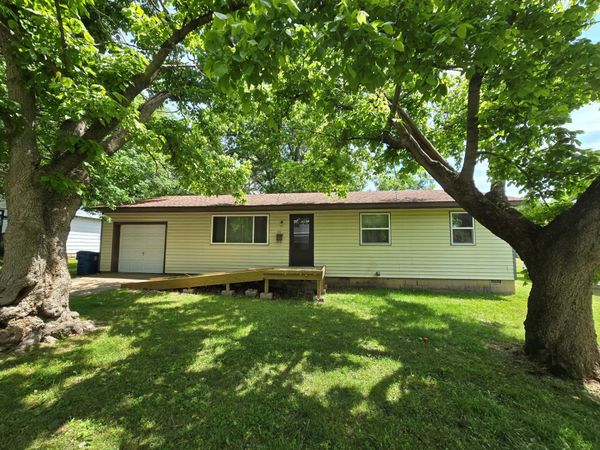 407 N Cass Street, Carterville, MO 64835