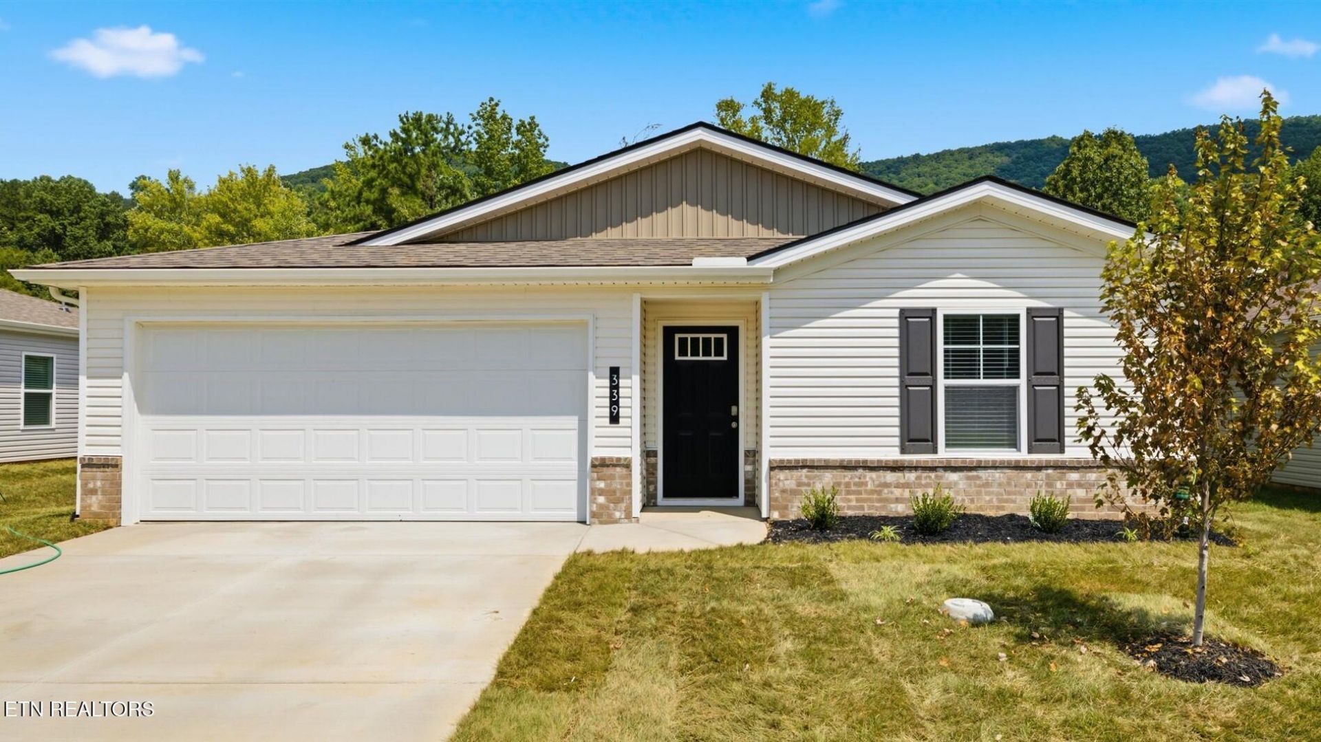 339 N Rolling Meadows Drive, Harriman, TN 37748 Main Photo