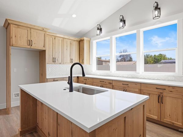 958 S Almond St, Nampa, ID 83686
