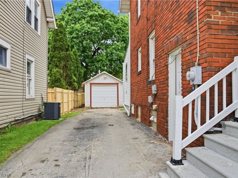 52 W Heights Avenue, Youngstown, OH 44509 Photo 4