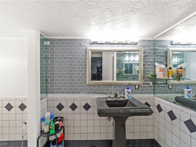 1920 S Belvoir Boulevard, South Euclid, OH 44121 Photo 9
