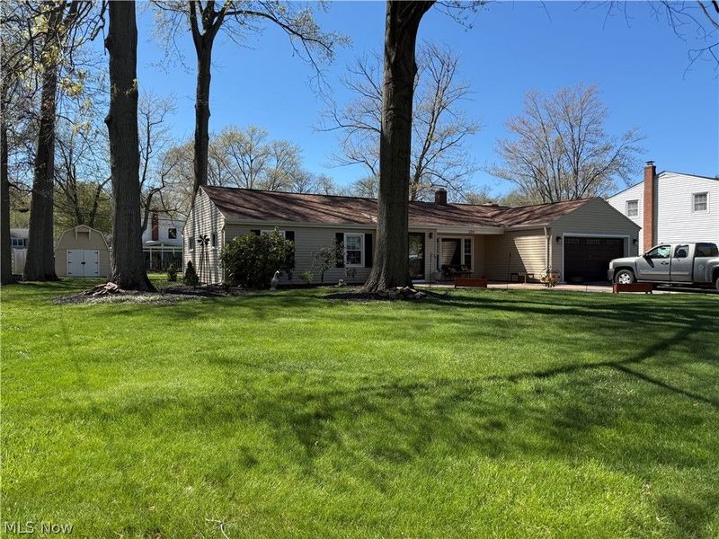 254 Vinewood Drive , Avon Lake, OH 44012 Photo 3
