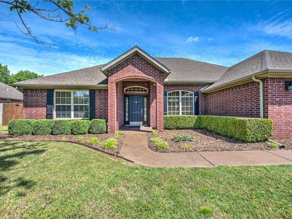 2210 SW Juniper, Bentonville, AR 72713