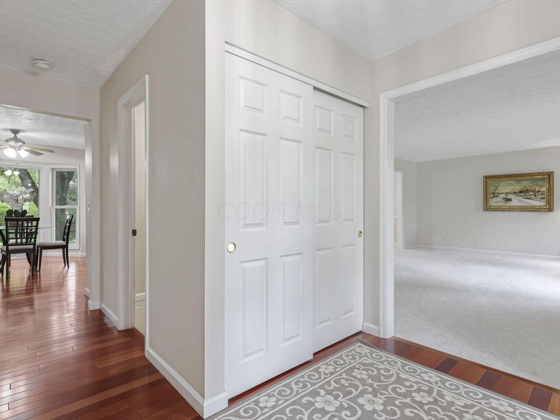 1091 Cross Country Drive, Columbus, OH 43235 Photo 7