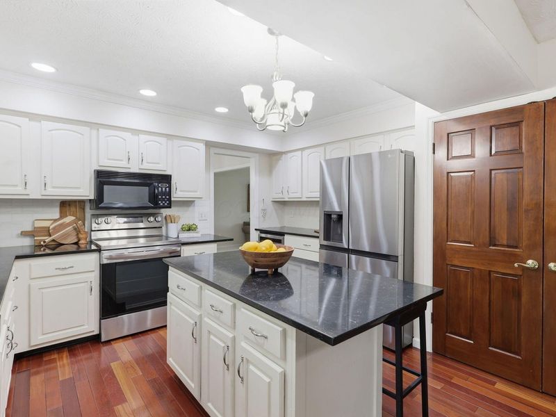 1091 Cross Country Drive, Columbus, OH 43235 Photo 8