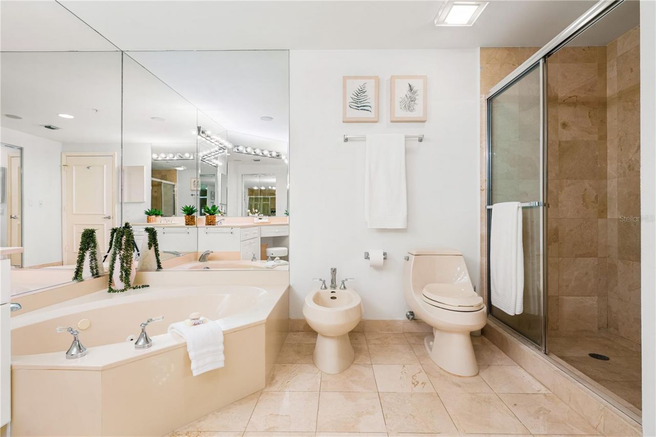 1800 Benjamin Franklin Drive, Unit A905, Sarasota, FL 34236 Photo