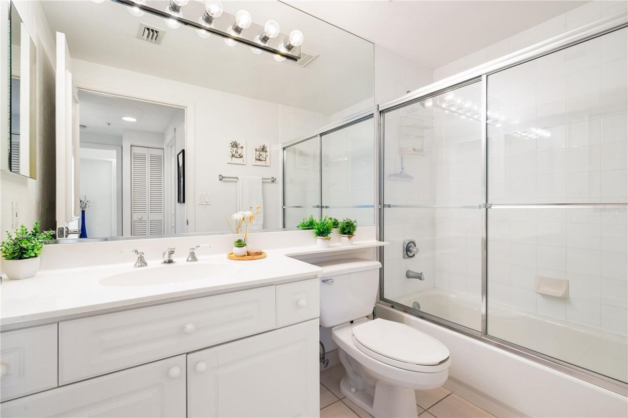1800 Benjamin Franklin Drive, Unit A905, Sarasota, FL 34236 Photo