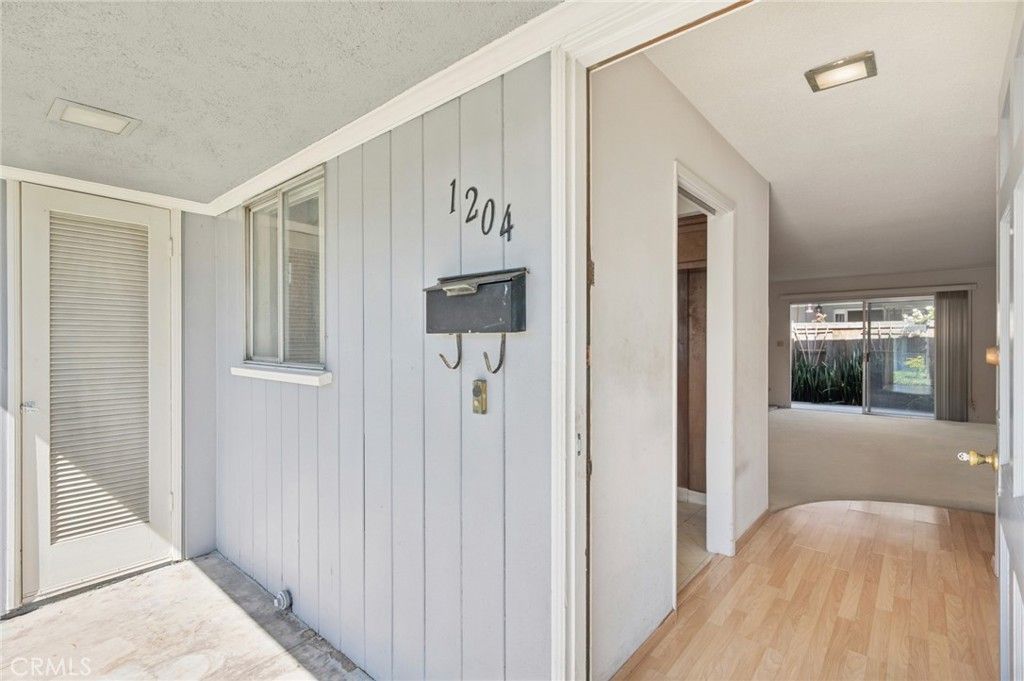 1204 E 1st Street, Tustin, CA 92780 Main Photo