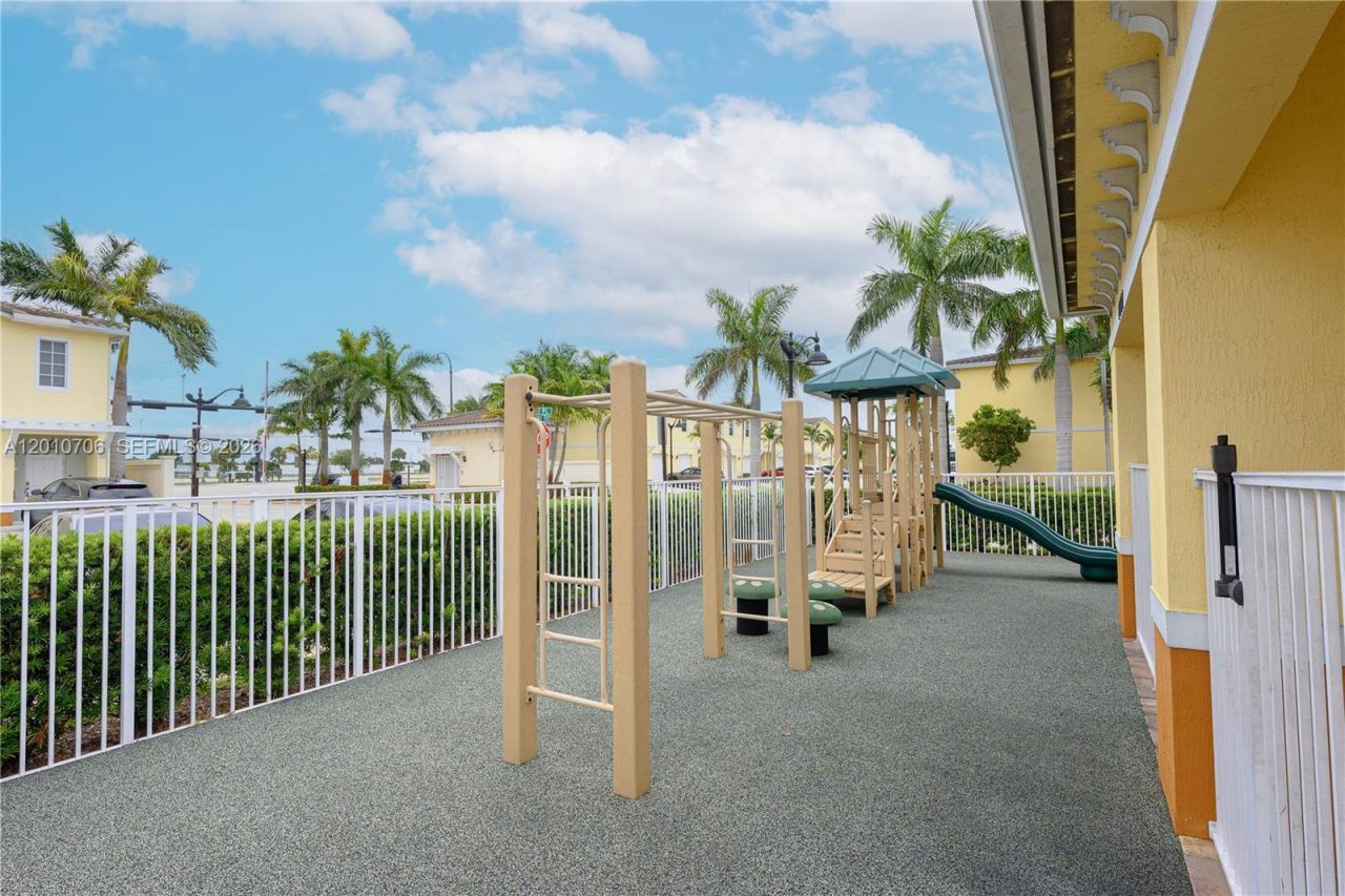 1106 NW 40th Ter, Lauderhill, FL 33313 Photo