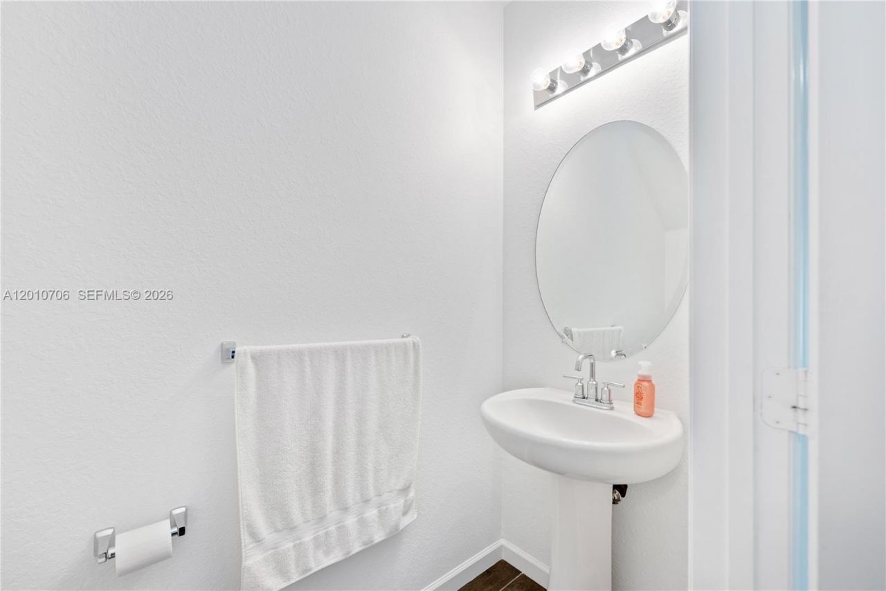1106 NW 40th Ter, Lauderhill, FL 33313 Photo