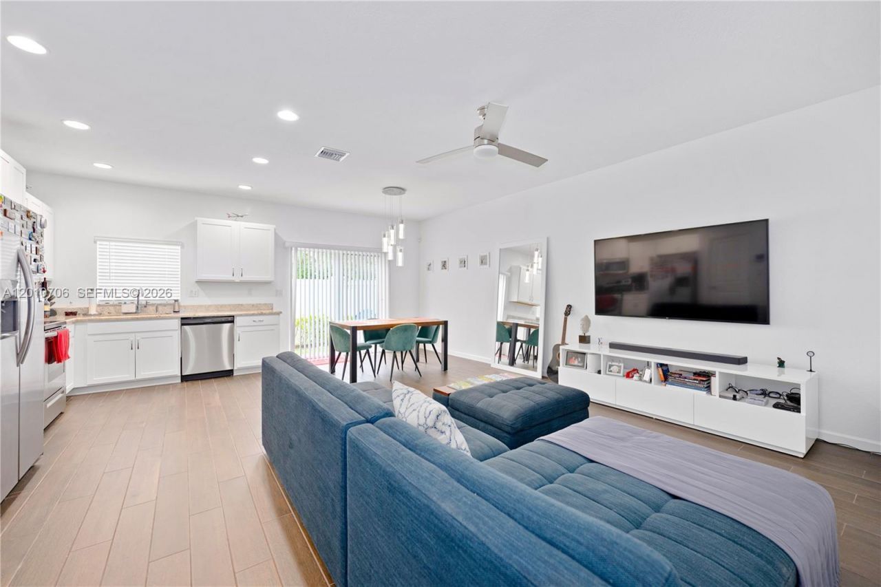 1106 NW 40th Ter, Lauderhill, FL 33313 Photo