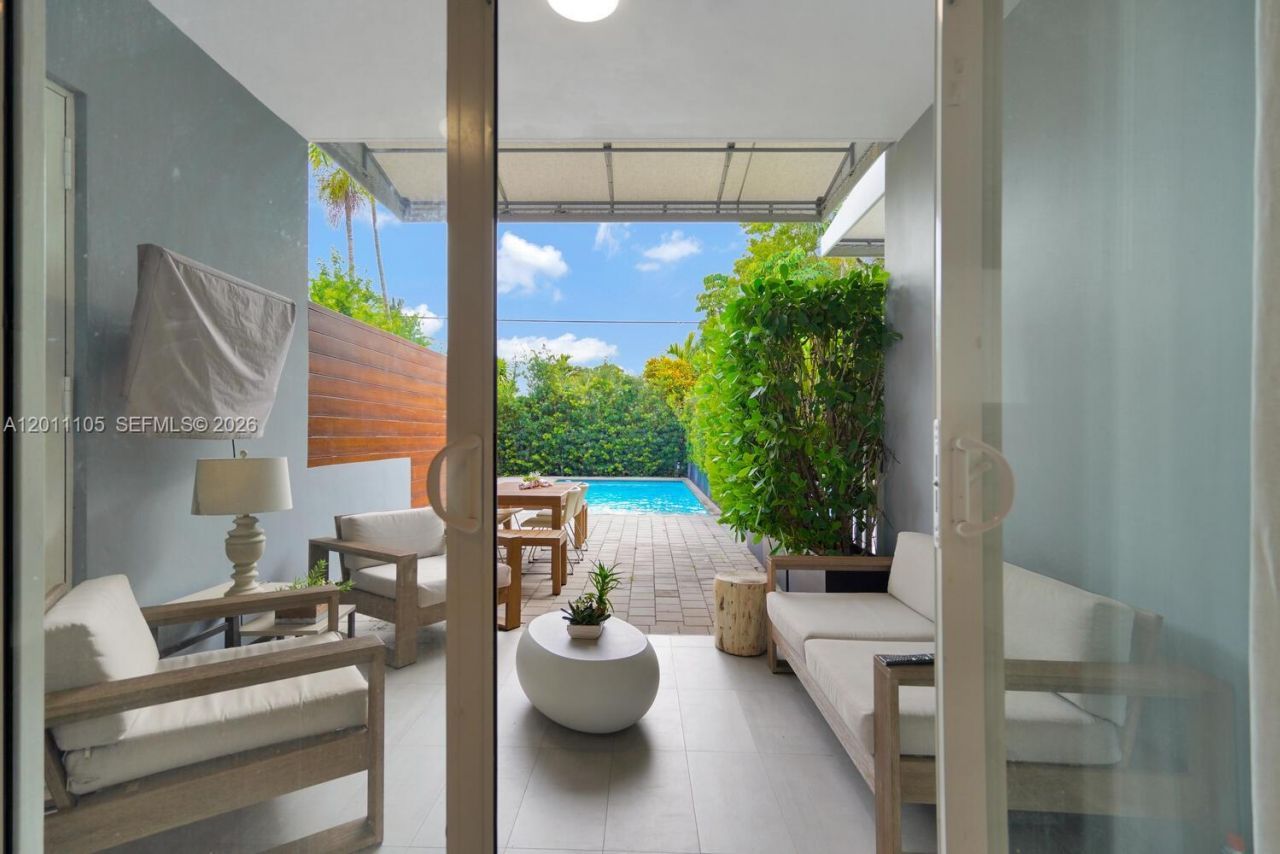 3446 SW 23rd St , Unit 3446, Miami, FL 33145 Photo