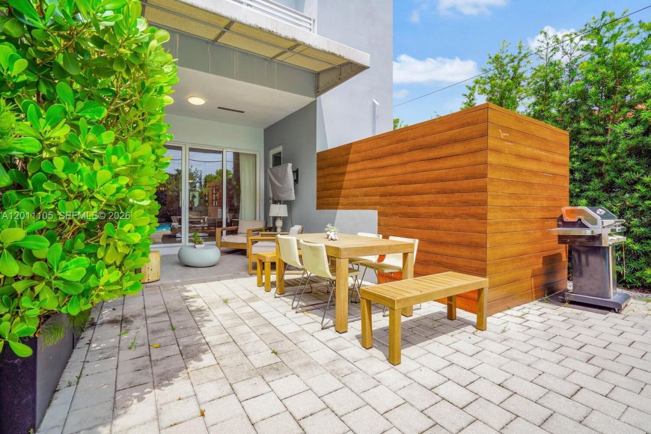 3446 SW 23rd St , Unit 3446, Miami, FL 33145 Photo